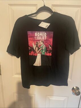 H&M Black Romeo + Juliet Short Sleeve Graphic Tee new with tags size small